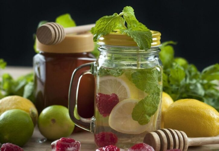 Infusión veraniega: frescura del bosque en tu vaso